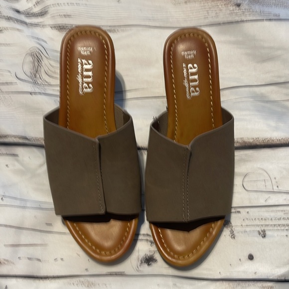 a.n.a. Elissa Women's Brown/Tan Heeled Mules Sandals Size 7 Preowned - Picture 2 of 9